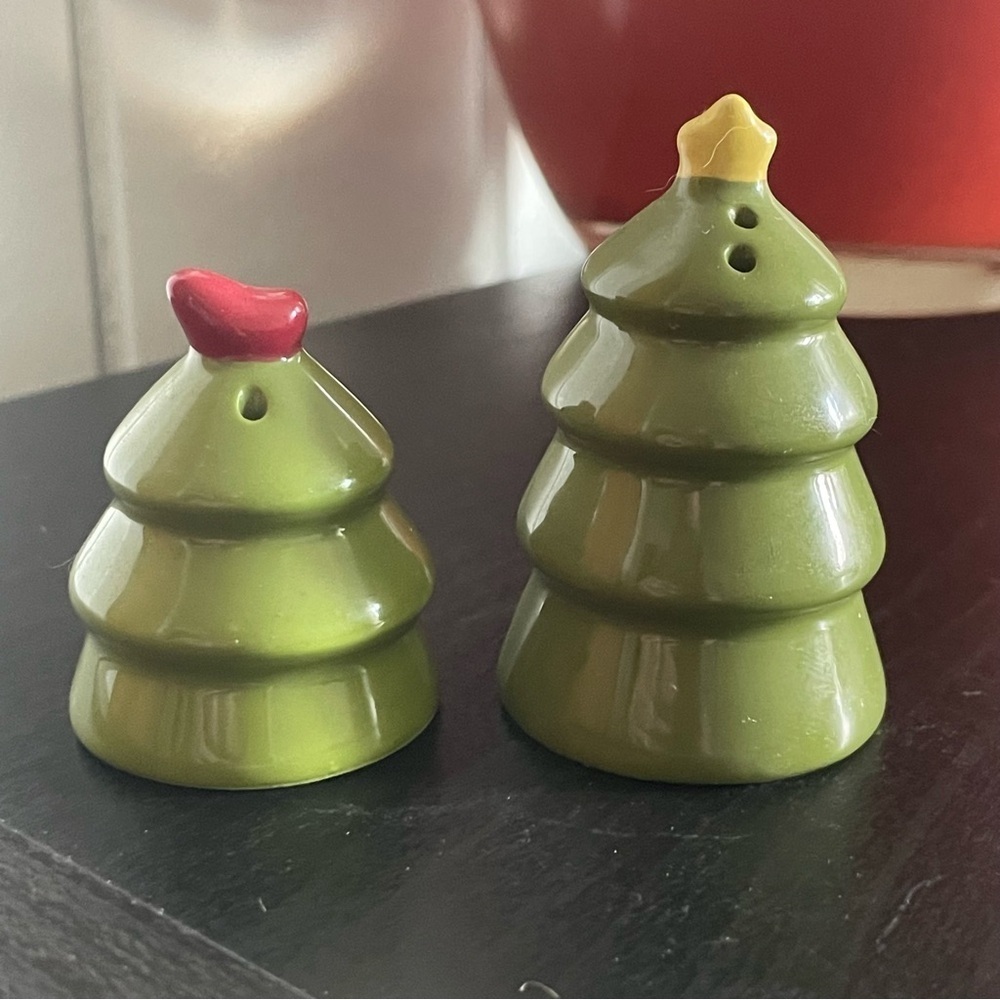 LAST CHANCE Mini Pine Tree Salt Pepper Shakers Green Ceramic Holiday Christmas - Picture 2 of 5